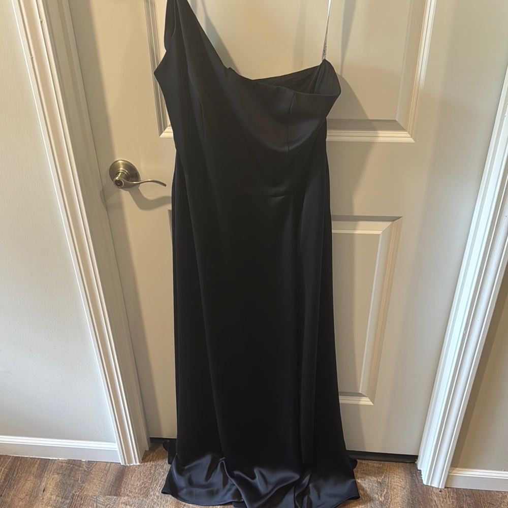 Black Asymmetrical One-Shoulder Gown for Prom